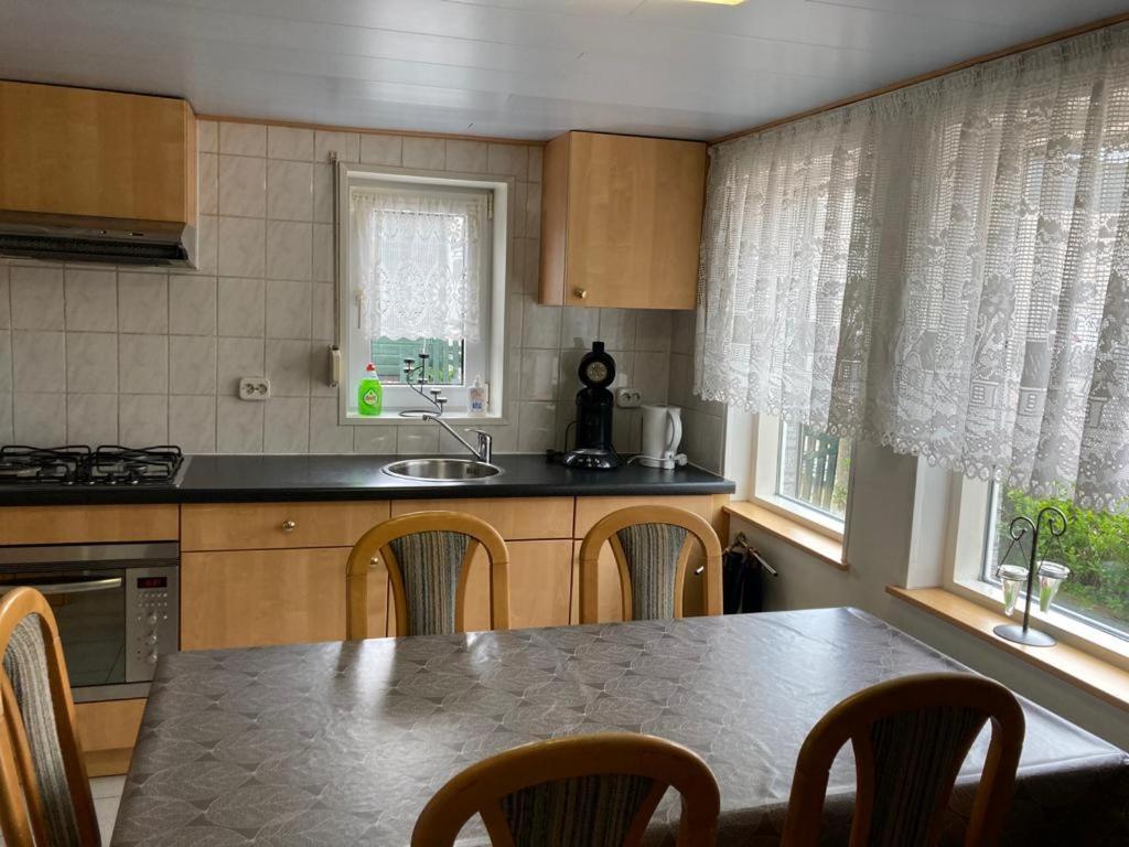Villa Schwone Diekhuusje - Vakantiewoning Aan De Noordzeekust Schoondijke Exterior foto